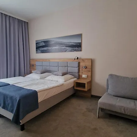 Czarna Gora 126 *